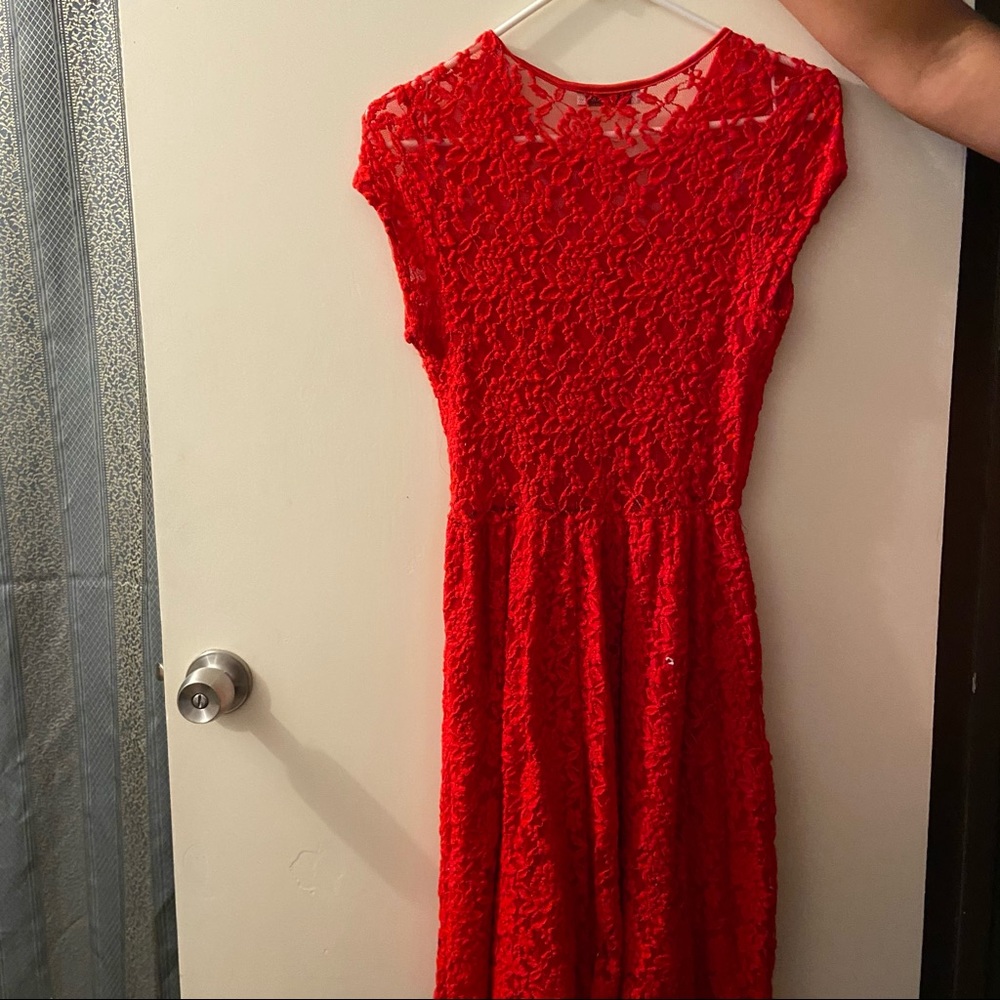 RED BODY ENTRAL LACE DRESS SIZE LARGE